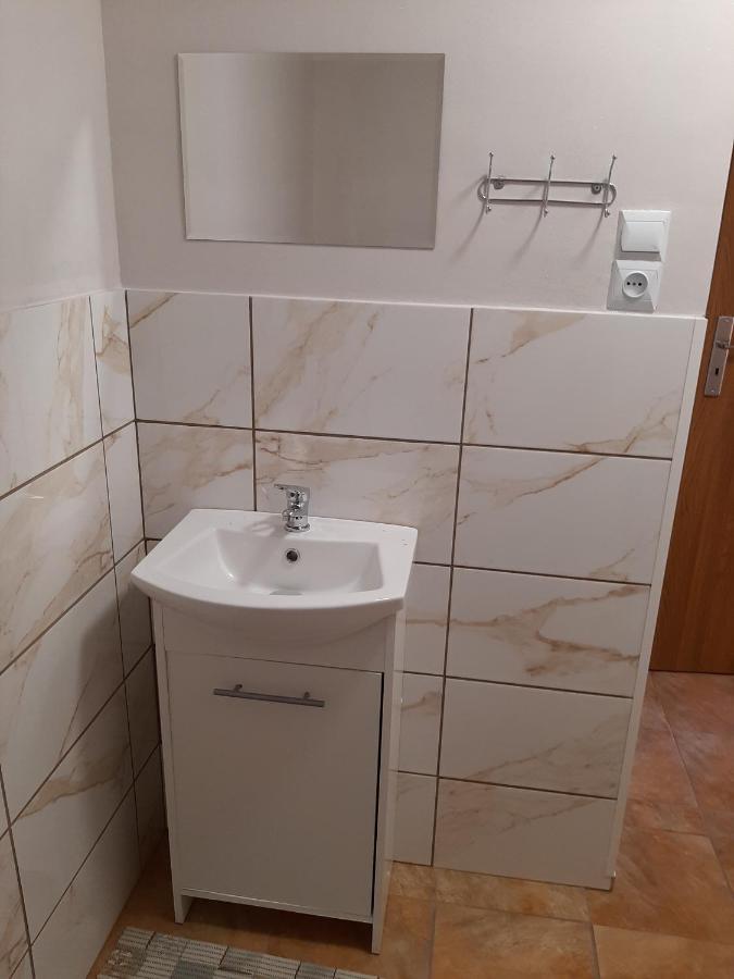Der Kleine Bauernhof Keine Arbeiter Zadnych Pracownikow Apartman Lubiatow  Kültér fotó